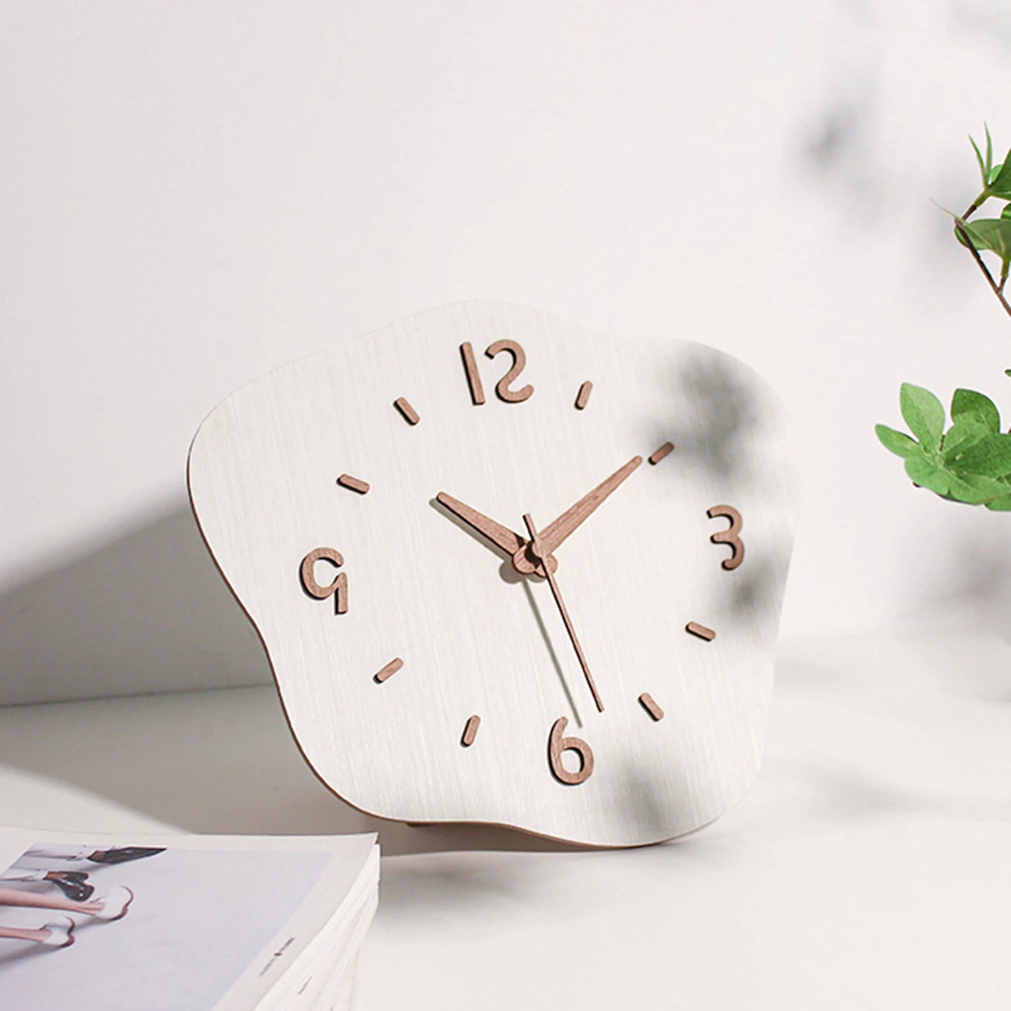 Modern Decorative Wood Wall Clock High Precise Cloud Shaped Battery Powered Non-Ticking Silent Wall Clock