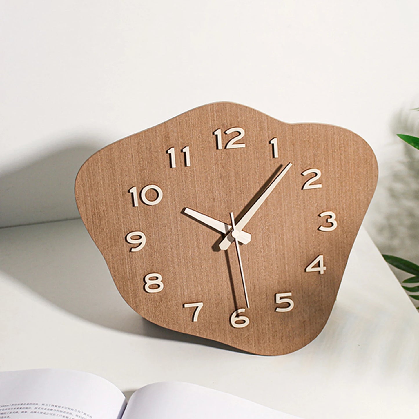 Modern Decorative Wood Wall Clock High Precise Cloud Shaped Battery Powered Non-Ticking Silent Wall Clock
