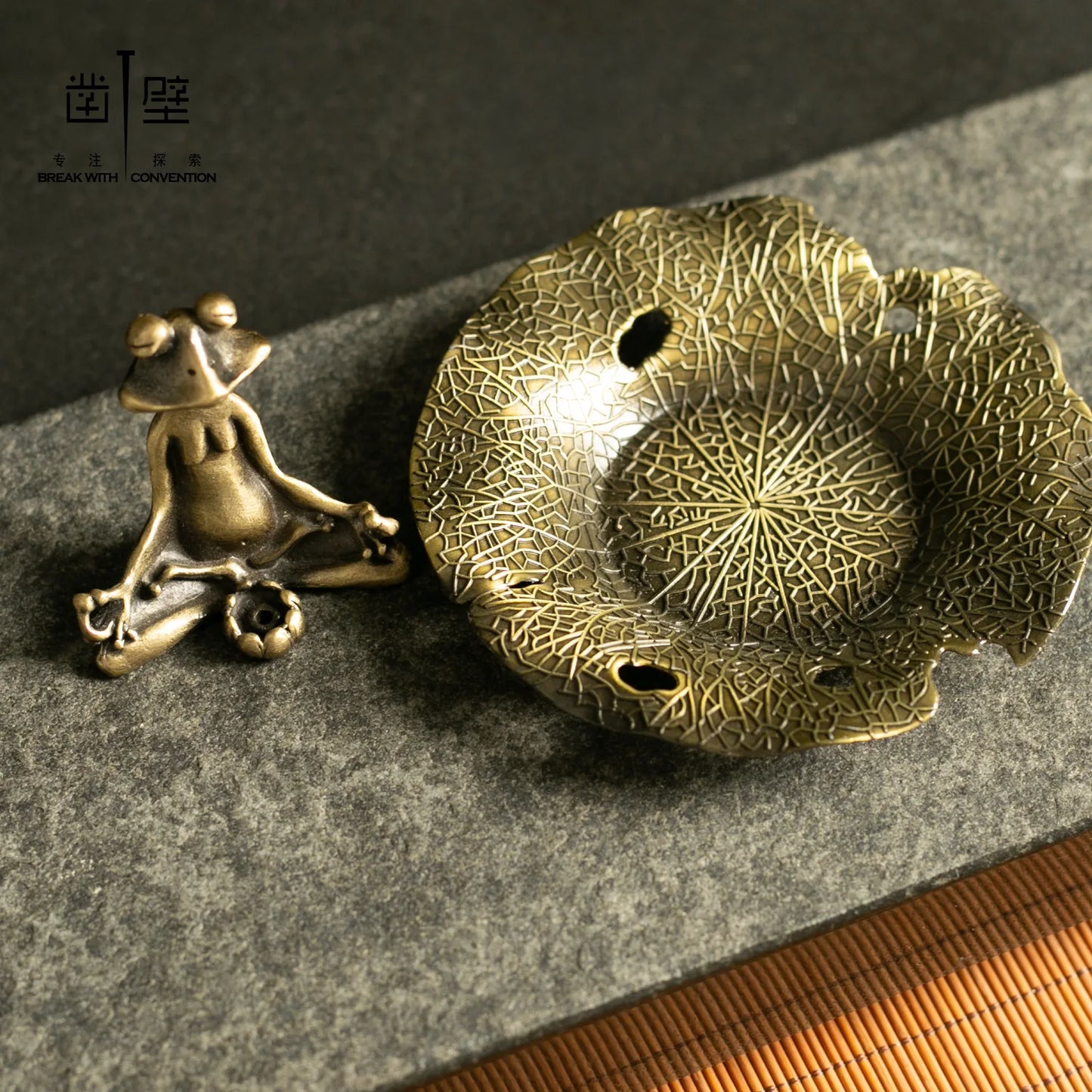 2 in 1 Backflow Incense Burner Metal Alloy Frog with Plate for White Sage Incense Sticks Holder Zen Home Decor Ashtray